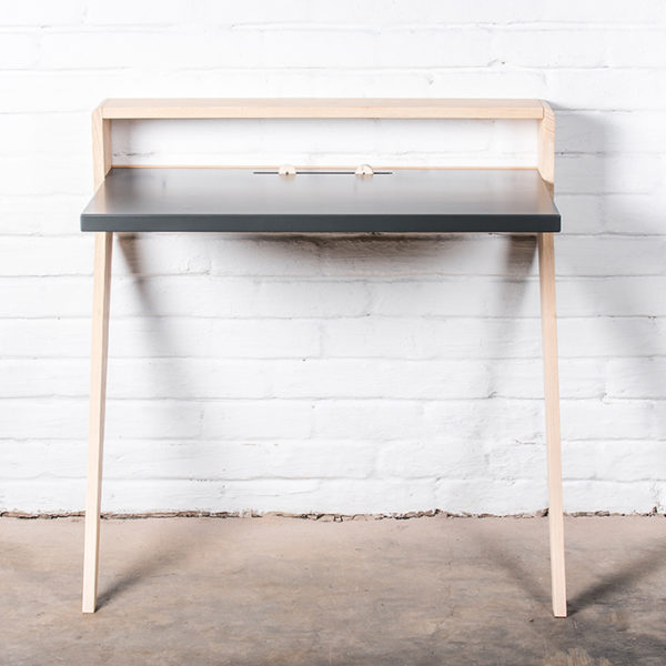 Leaning wall desk_Kusudico
